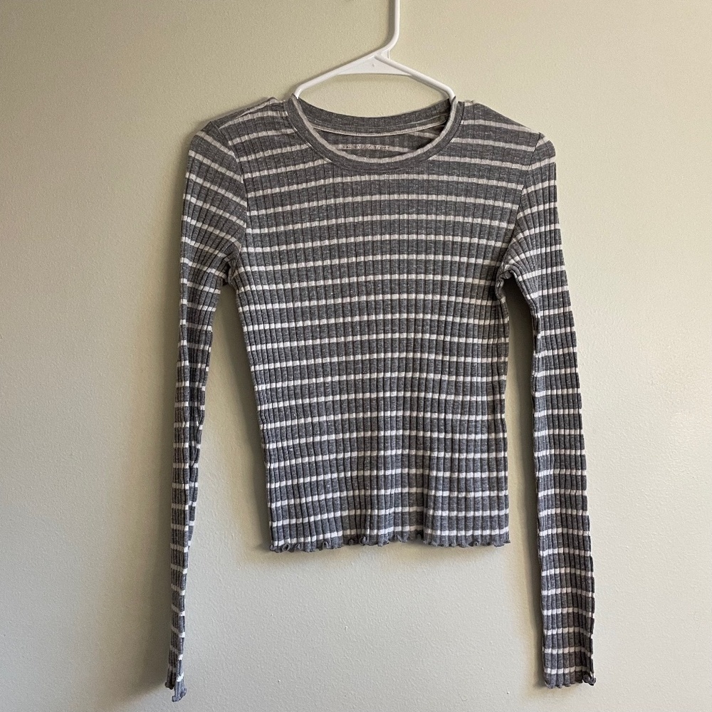 S- Americanâ Eagle Gray and White Striped Long Sleeve Top Warm Flattering